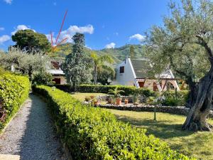 Κήπος έξω από το Mazzaforno Graziosa Villetta Relax