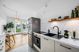 Kuchyň nebo kuchyňský kout v ubytování TRABER APARTMENTS Studio Kaffee Terrasse & Parken