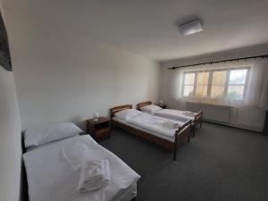 Rúm í herbergi á Nobiles hotel Šternberk
