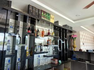 Zona de lounge sau bar la Hotel Dev Inn