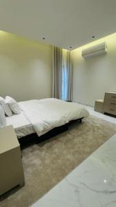 Postel nebo postele na pokoji v ubytování Neem Luxury Villa + 20 fotografií
