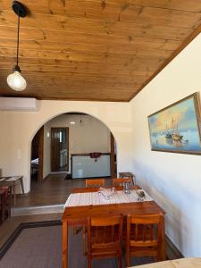 Гостиная зона в Nikos Traditional House