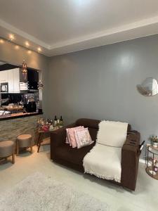 Kuchyň nebo kuchyňský kout v ubytování Apto dois quartos Px de tudo ideal pra cop