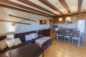 Kuchyňa alebo kuchynka v ubytovaní Apartament les Costes del Cadí + 8 fotografií