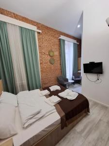 Postel nebo postele na pokoji v ubytování Nebula Boutique Hotel