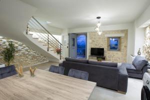 a living room with a couch and a table at Villa Margarita in Pinakokhórion