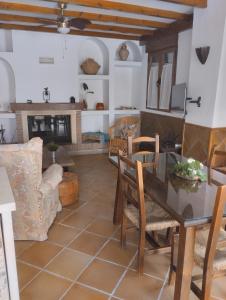 a living room with a table and a couch at Casa El Valle Verde Granada in Lecrin