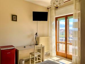 a room with a desk and a television on the wall at Residenza Labanca in Campobasso