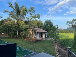 Φωτογραφία από το άλμπουμ του Queen Cliff σε Mahakeliya