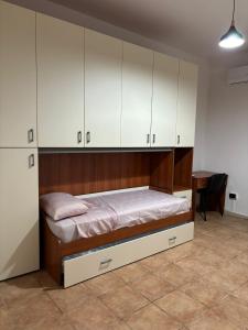 Ένα ή περισσότερα κρεβάτια σε δωμάτιο στο L'H REBIRTH Home