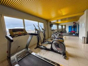 Posilňovňa alebo fitness centrum v ubytovaní Hotel Jardines de Uleta Suites