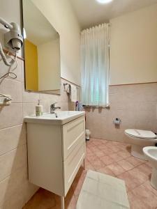 A bathroom at Castelnuovo Rooms #Politeama