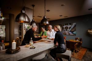 a group of people sitting at a bar at Altstadt-Hotel Bielefeld in Bielefeld +25 photos