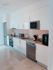 Kuchnia lub aneks kuchenny w obiekcie Lanzarote Villa Ascanio