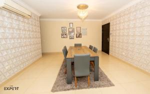 Fotografie z fotogalerie ubytování Elegant 2BR Near Airport v Káhiře