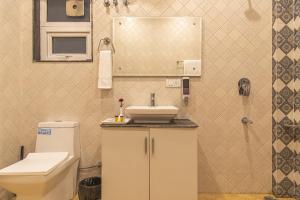 Koupelna v ubytování LakeView Kasauli Cottage