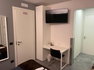 TV a/nebo společenská místnost v ubytování B&B Relax Rooms - Villa Murari Brà + 26 fotografií