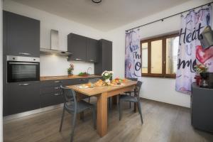 Kuchyň nebo kuchyňský kout v ubytování La Finestra su Guido Monaco + 27 fotografií