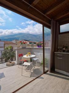 a patio with a table and chairs on a balcony at Arricàmpati Airport Home & Bringo Car Rental in Carini