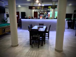 Restaurace v ubytování Surowe wnętrze