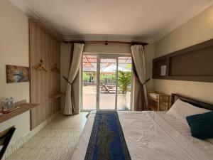 Rúm í herbergi á Hello Kampot Resort
