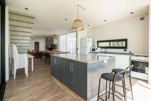 Η κουζίνα ή μικρή κουζίνα στο Casa en costa esmeralda ecuestre