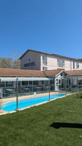 Bazén v ubytování Hotel & Restaurant Heliotel nebo v jeho okolí