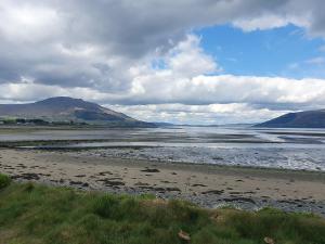 Gallery image of Comfortable home beside Golf links and Sea in Greenore