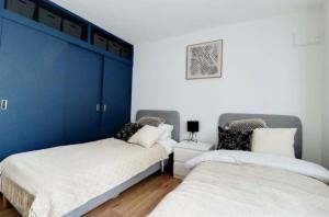 Ένα ή περισσότερα κρεβάτια σε δωμάτιο στο Modern apartment in Melbourne Long Stays Welcome