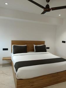 Postel nebo postele na pokoji v ubytování Hotel Star City Delhi -Free Airport Pickup
