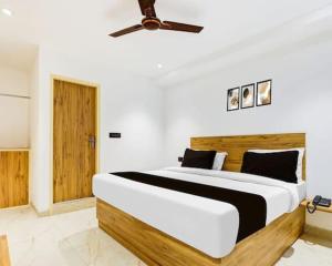Postel nebo postele na pokoji v ubytování Hotel Star City Delhi -Free Airport Pickup + 37 fotografií