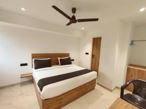 Postel nebo postele na pokoji v ubytování Hotel Star City Delhi -Free Airport Pickup