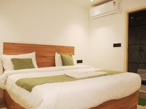 Postel nebo postele na pokoji v ubytování Hotel Star City Delhi -Free Airport Pickup