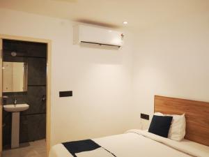Postel nebo postele na pokoji v ubytování Hotel Star City Delhi -Free Airport Pickup
