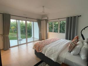 Postel nebo postele na pokoji v ubytování Tropic Villa Annex