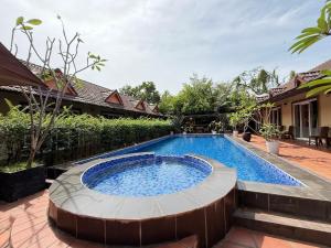 Sundlaugin á Hello Kampot Resort eða í nágrenninu