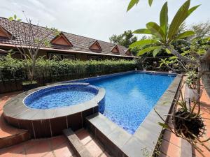Sundlaugin á Hello Kampot Resort eða í nágrenninu