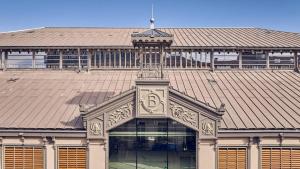 a building with a metal roof on top of it at Carpe Diem in Sérignan