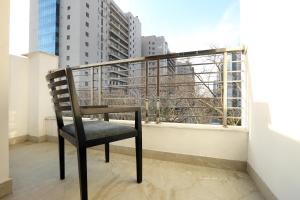 Balkón nebo terasa v ubytování Hotel Lemonwood Suites - Noida Sector 104