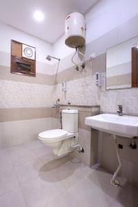 Koupelna v ubytování Hotel Lemonwood Suites - Noida Sector 104
