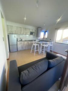 a living room with a couch and a kitchen at "Marenostro" Dpto #2, edificio frente al mar in Algarrobo +11 photos
