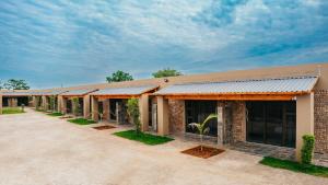 a row of buildings with plants in the courtyard at Lavani Lodge in Lerulaneng