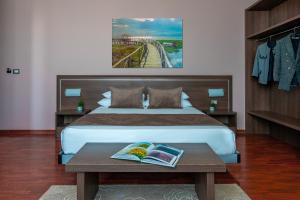 Postel nebo postele na pokoji v ubytování Hotel Formula Int. & Puravita SPA