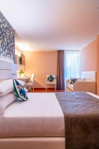 Postel nebo postele na pokoji v ubytování Hotel Formula Int. & Puravita SPA