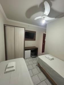 Postel nebo postele na pokoji v ubytování Hotel Parati Arapongas