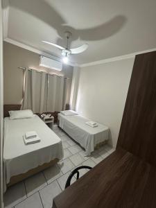 Postel nebo postele na pokoji v ubytování Hotel Parati Arapongas