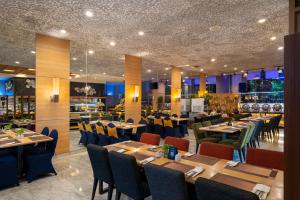 Restoran ili drugo mesto za obedovanje u objektu BATIQA Hotel & Apartments Karawang