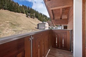 Phong cảnh thiên nhiên gần nhà gỗ