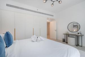 Situated On the Famous JBR With Direct Beach Access客房内的一张或多张床位