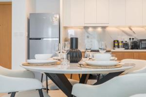 Situated On the Famous JBR With Direct Beach Access的厨房或小厨房